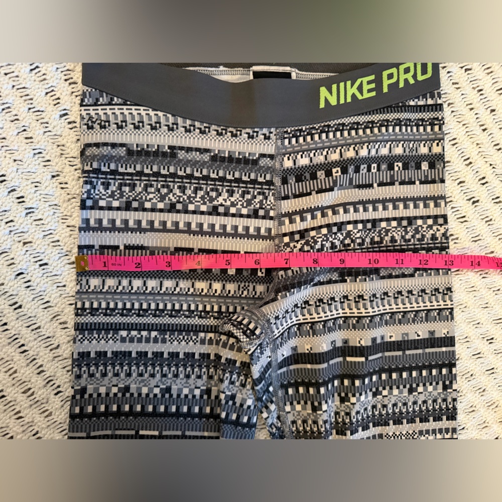 NIKE Pro Hyperwarm 8 Bit Dri-Fit Black Grey Green Full Length Leggings Size S - Picture 10 of 11
